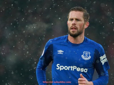 搜狐体育直播-世俱杯球队进攻人数控制机制：高密度进攻与防守平衡博弈